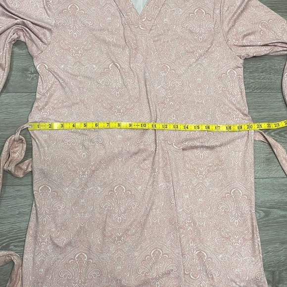 Tahari Belted Paisley Print Stretch Knit Robe Lace Shoulder Accents M - Picture 13 of 16